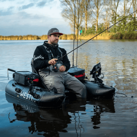 Bellyboat vissen voor beginners: uitrusting, veiligheid en technieken - Hengelsport De Goeie Vangst